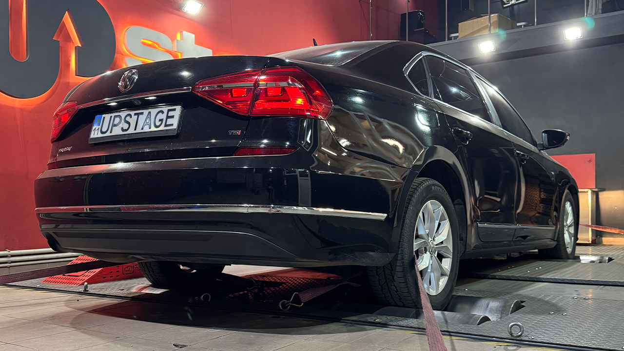 Volkswagen Passat 1.8 TSI site-rear